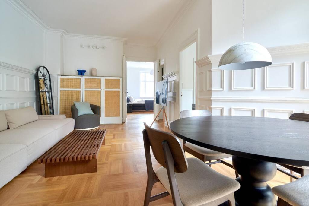 Spacious 3 Bedroom Manor Flat Next To Tivoli Kopenhaga Zewnętrze zdjęcie
