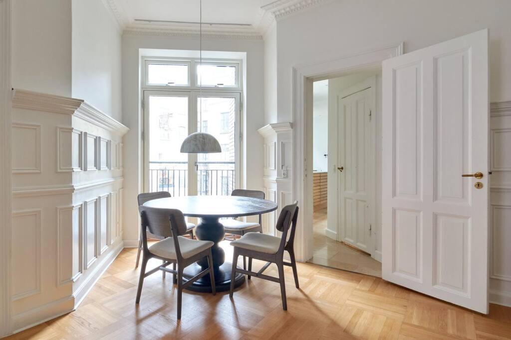 Spacious 3 Bedroom Manor Flat Next To Tivoli Kopenhaga Zewnętrze zdjęcie