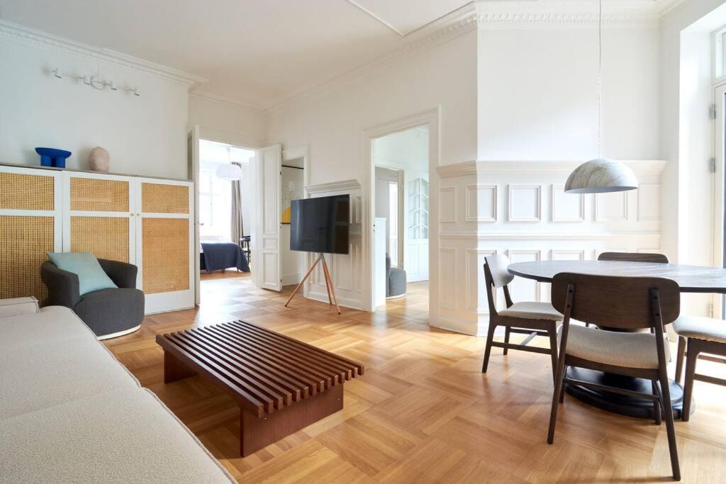 Spacious 3 Bedroom Manor Flat Next To Tivoli Kopenhaga Zewnętrze zdjęcie