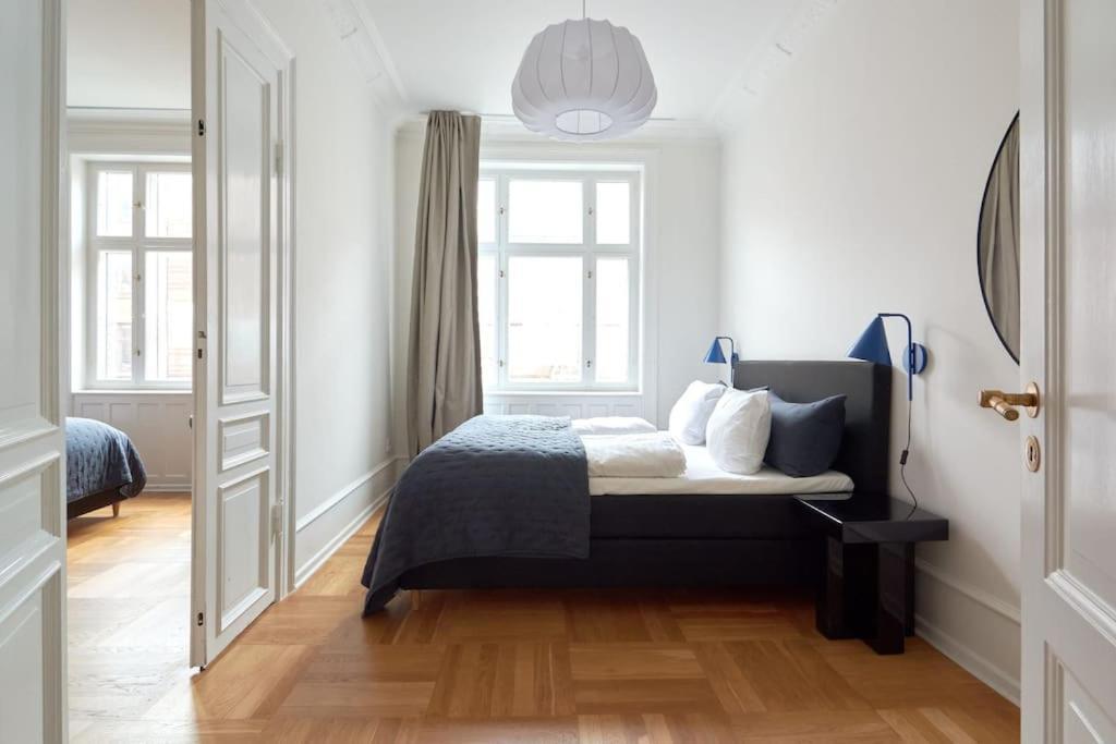 Spacious 3 Bedroom Manor Flat Next To Tivoli Kopenhaga Zewnętrze zdjęcie
