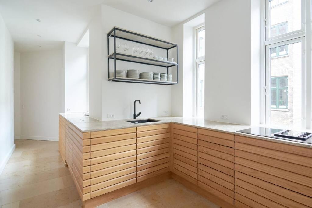 Spacious 3 Bedroom Manor Flat Next To Tivoli Kopenhaga Zewnętrze zdjęcie