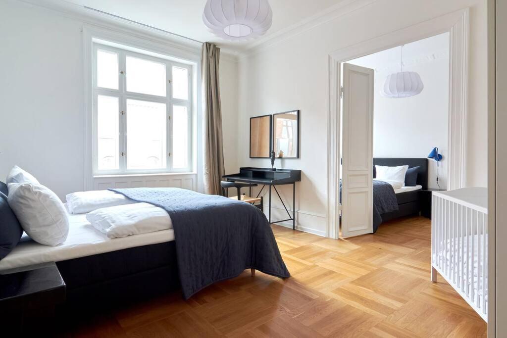 Spacious 3 Bedroom Manor Flat Next To Tivoli Kopenhaga Zewnętrze zdjęcie
