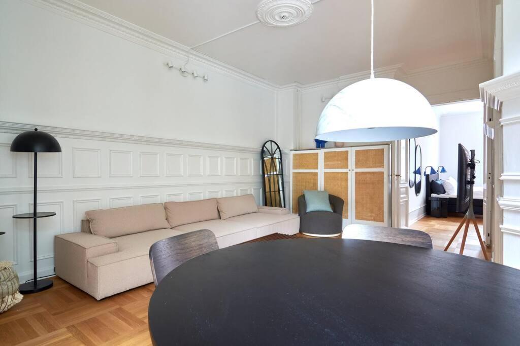 Spacious 3 Bedroom Manor Flat Next To Tivoli Kopenhaga Zewnętrze zdjęcie